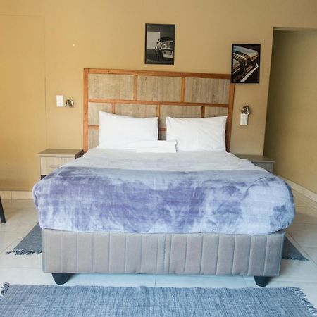 לינה וארוחת בוקר Ondangwa Rest Camp מראה חיצוני תמונה