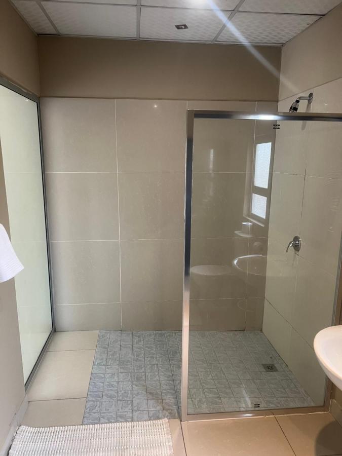 לינה וארוחת בוקר Ondangwa Rest Camp מראה חיצוני תמונה