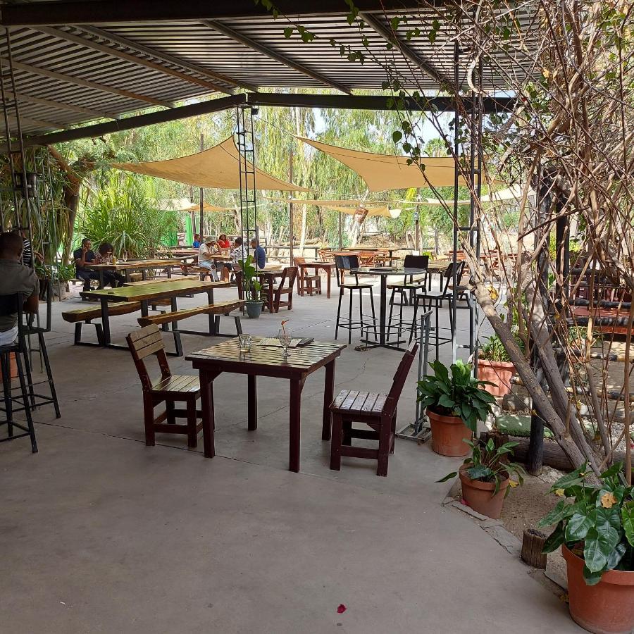 לינה וארוחת בוקר Ondangwa Rest Camp מראה חיצוני תמונה
