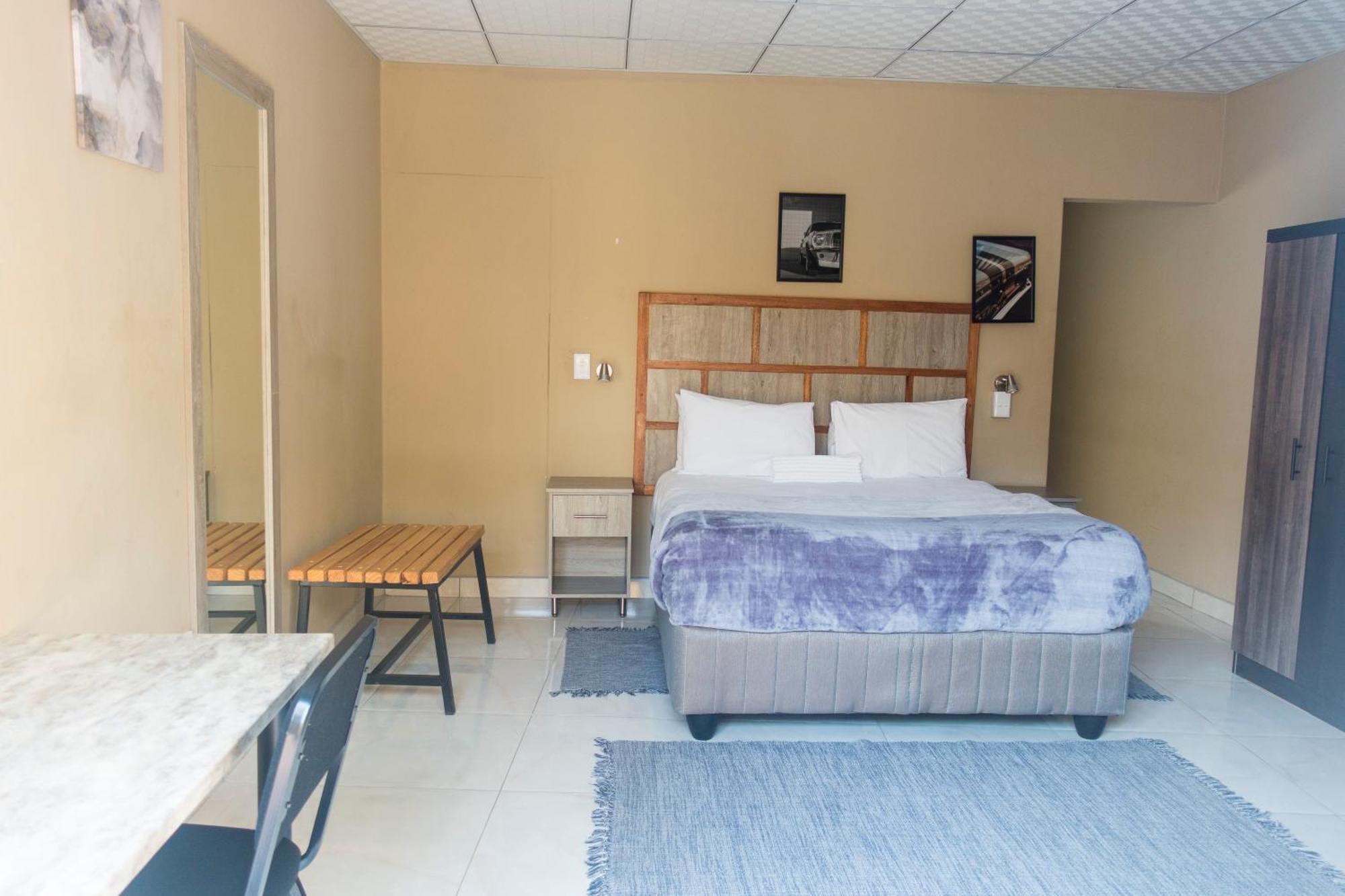 לינה וארוחת בוקר Ondangwa Rest Camp מראה חיצוני תמונה