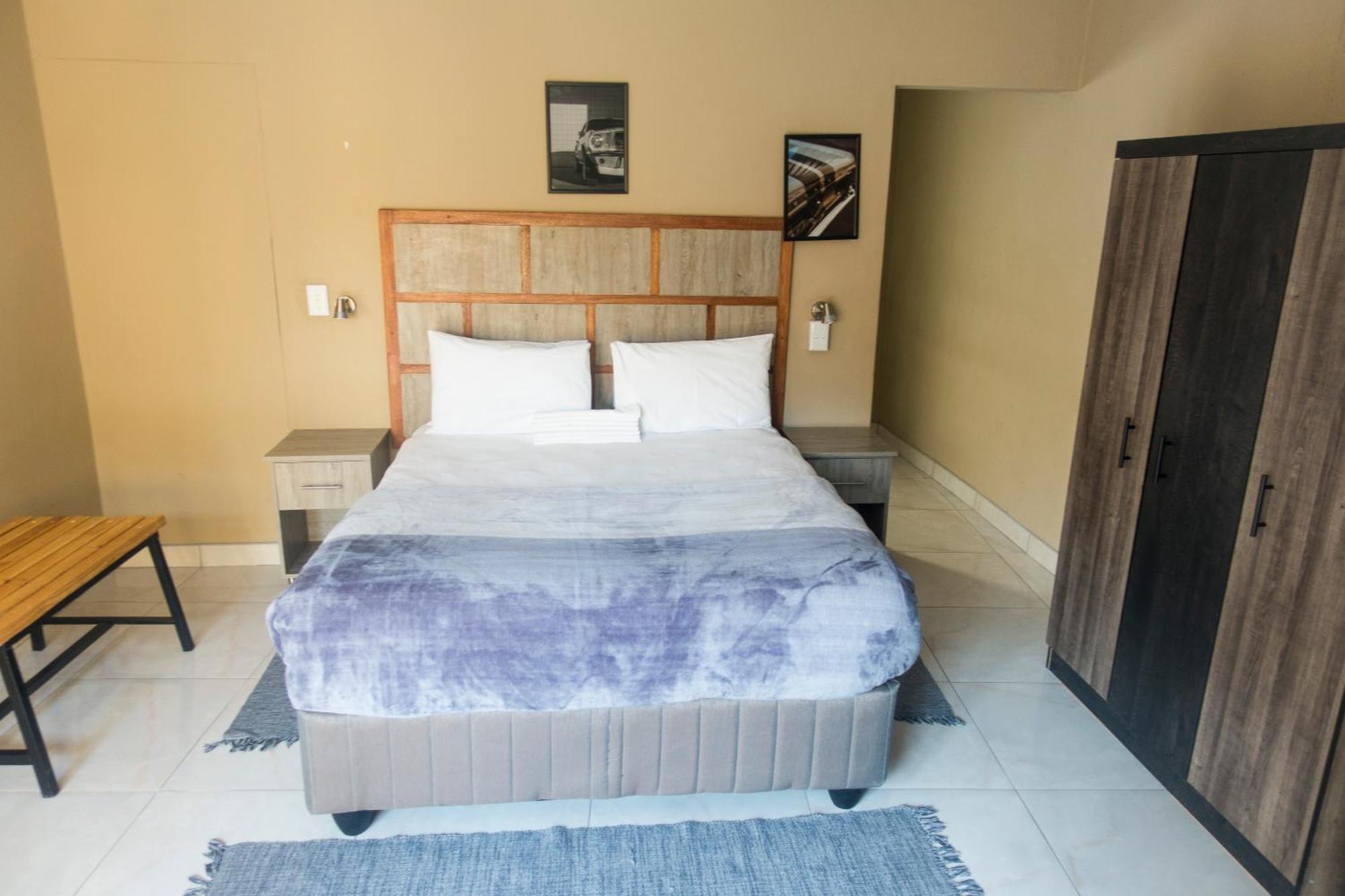 לינה וארוחת בוקר Ondangwa Rest Camp מראה חיצוני תמונה